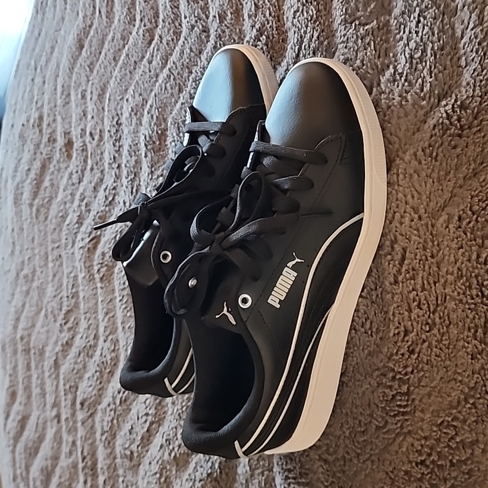PUMA Vikky V2 Womens Lace Up Leather Sneaker Shoes